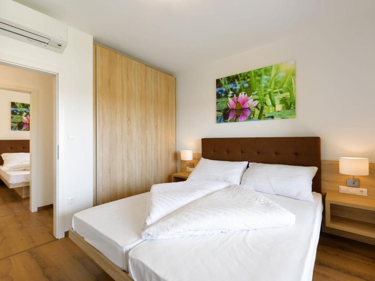Apartment With Pool, Roof Terrace, Garden Zsira المظهر الخارجي الصورة